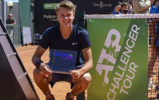 中游位置的 中游位置的