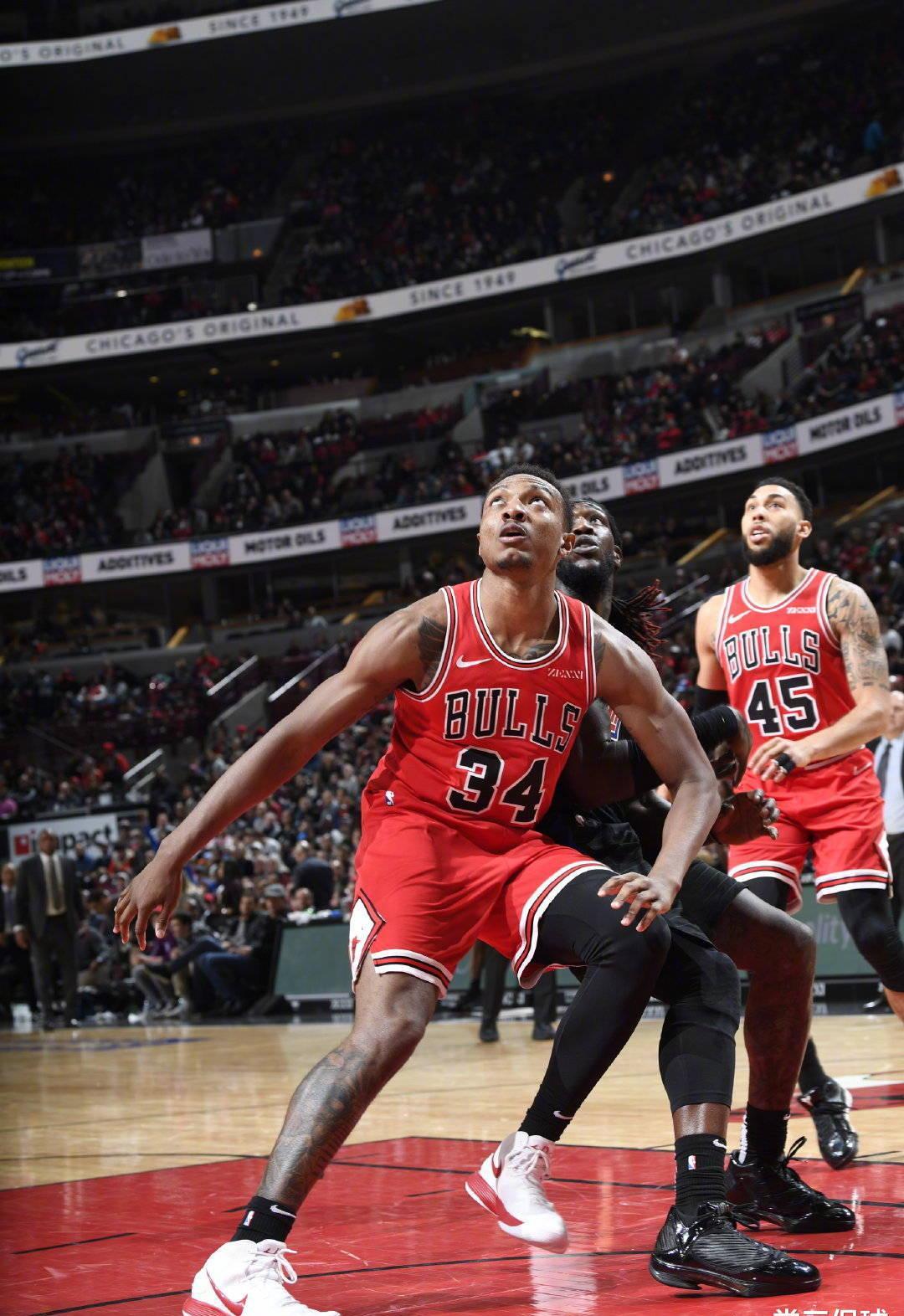 边露出的微 边露出的微