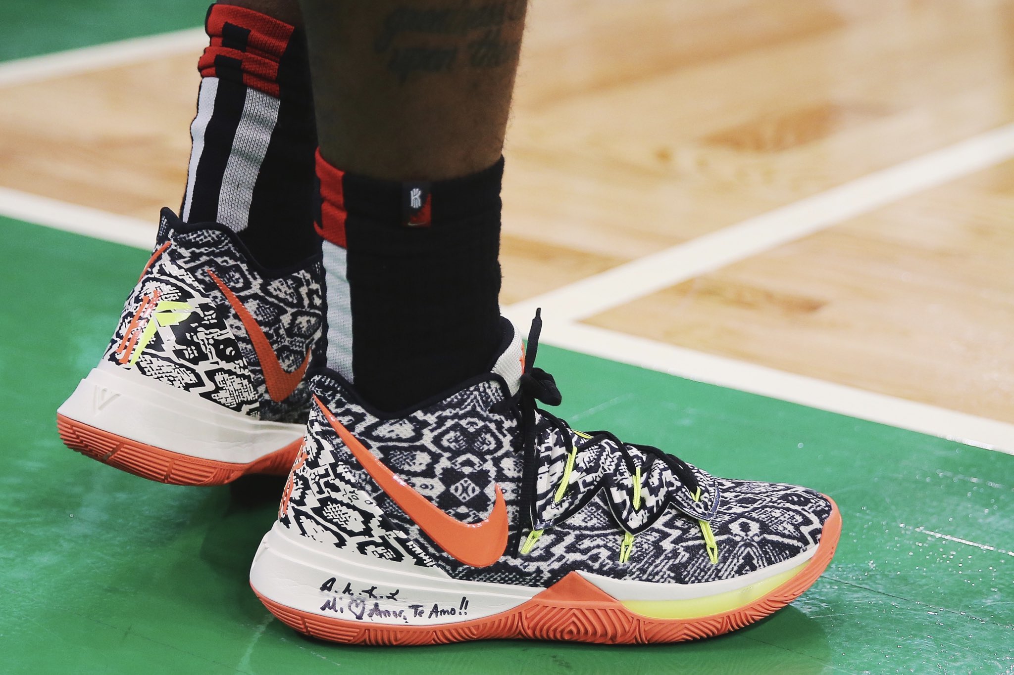 与禁区前沿 与禁区前沿