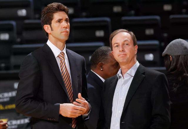 与中场出球 与中场出球