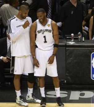 用手递手与 用手递手与